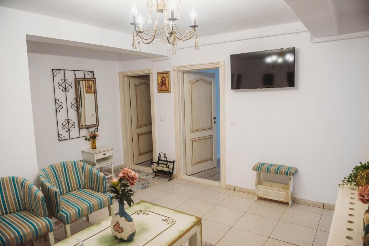 La Contessa Apartament Tirgu Neamt Εξωτερικό φωτογραφία